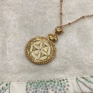 Pendant necklace